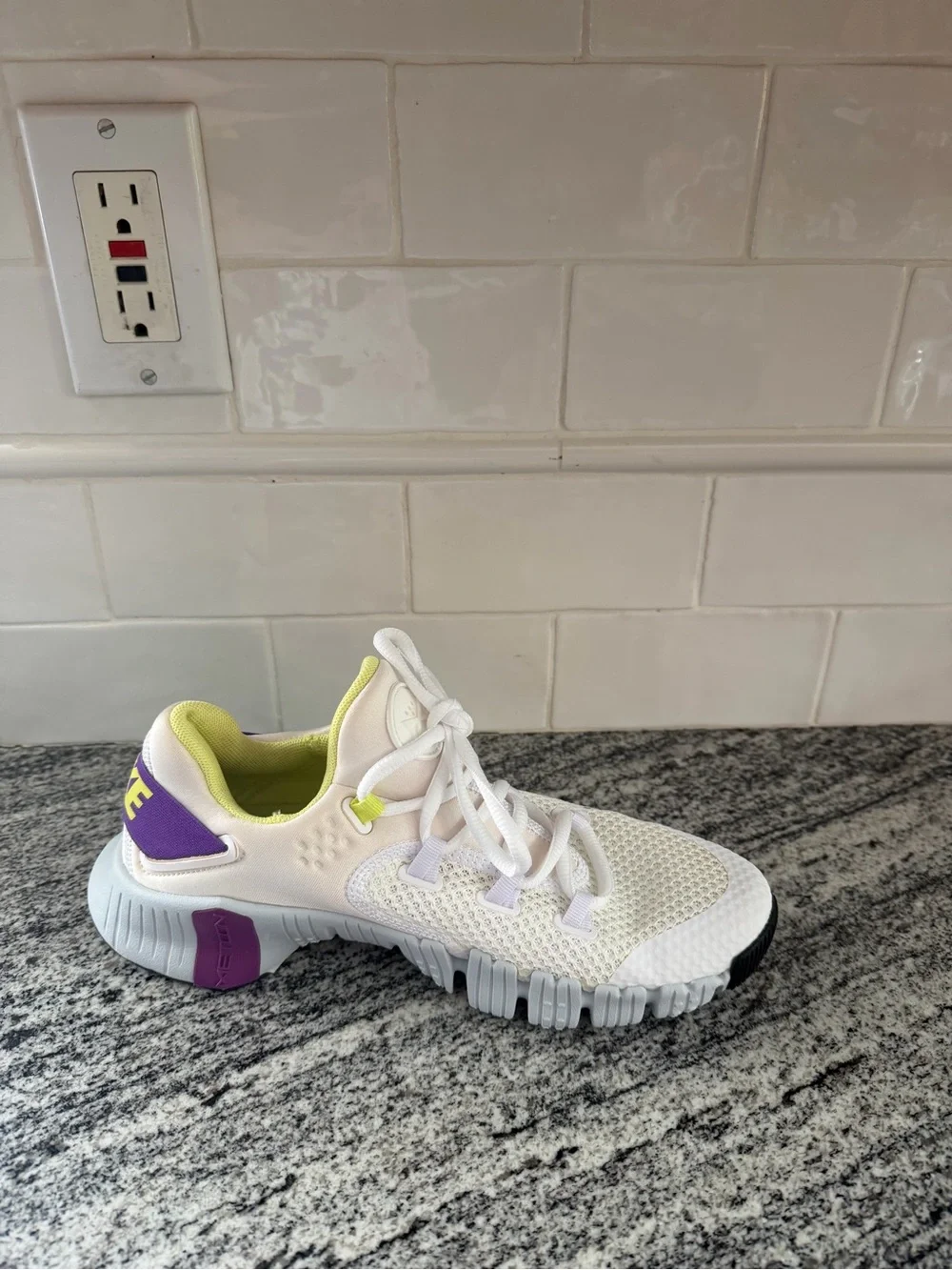 Women’s Nike Free Metcon 4 White Wild Berry CZ0596-157 Size 8